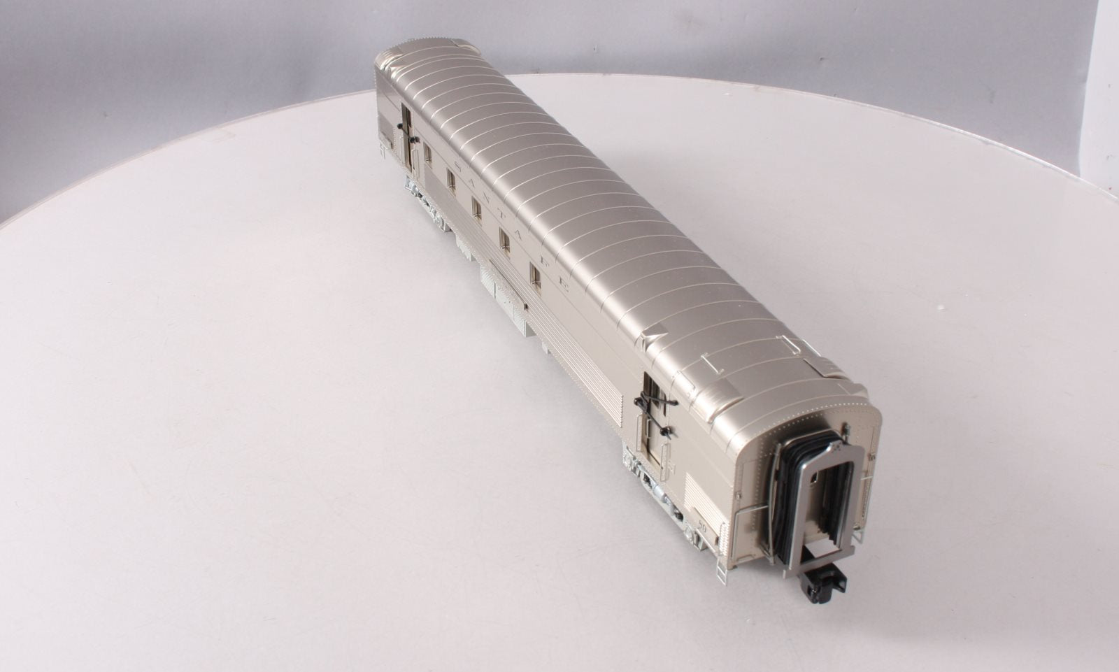 MTH 20-68276 O Santa Fe 70' Streamlined RPO Passenger Car (Ribbed Sided)