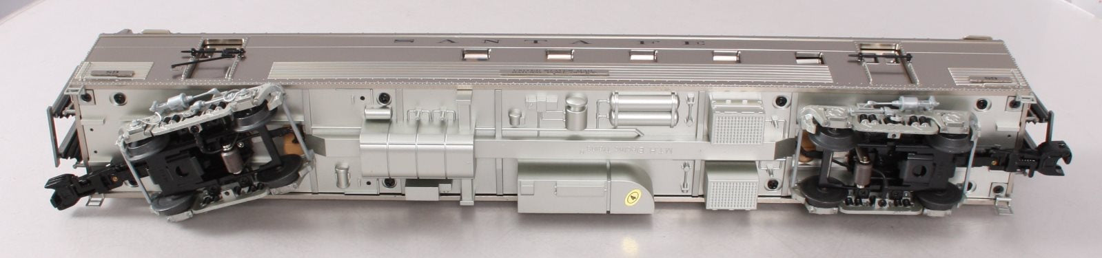 MTH 20-68276 O Santa Fe 70' Streamlined RPO Passenger Car (Ribbed Sided)