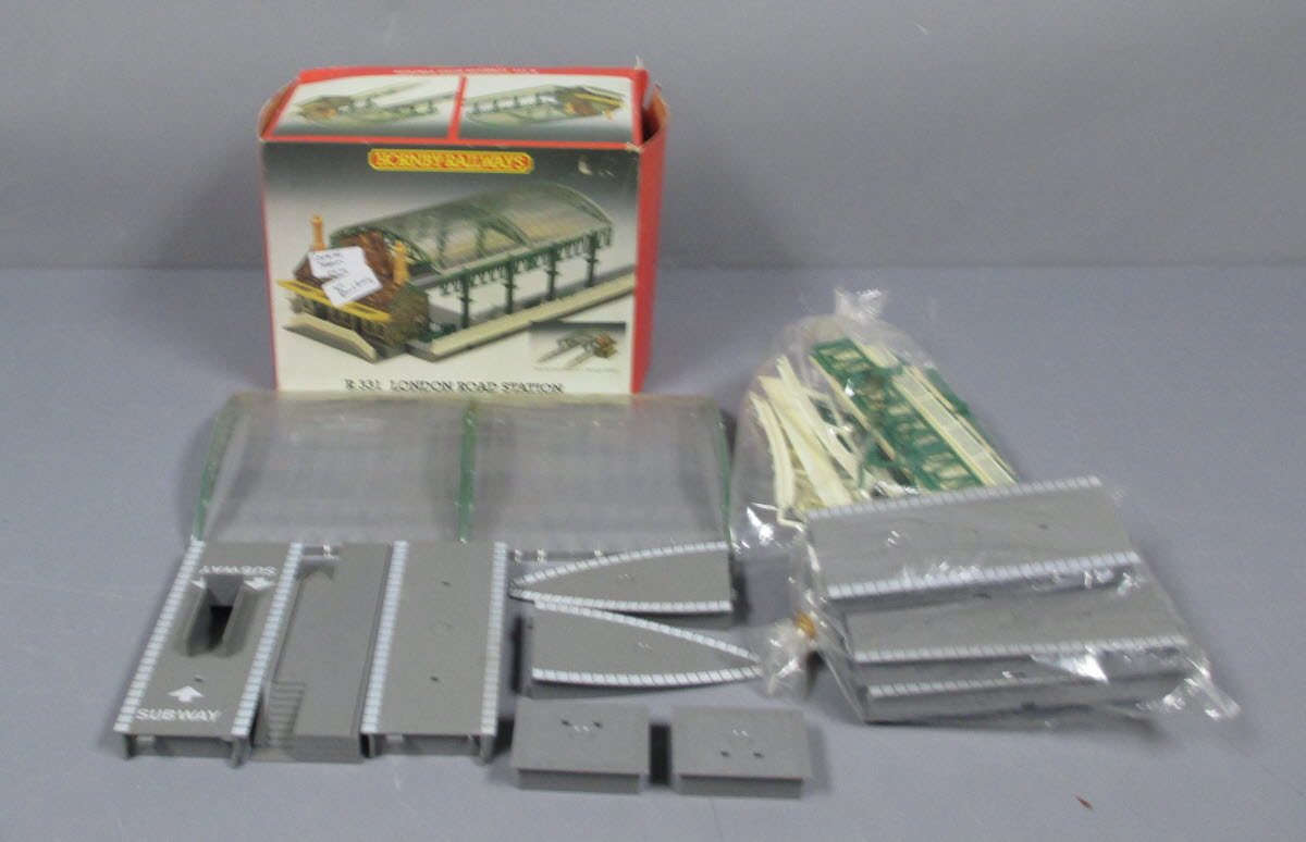 Hornby R331 Hornby R33 OO London Road Station
