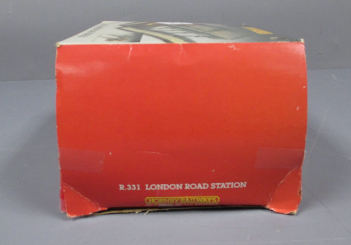 Hornby R331 Hornby R33 OO London Road Station