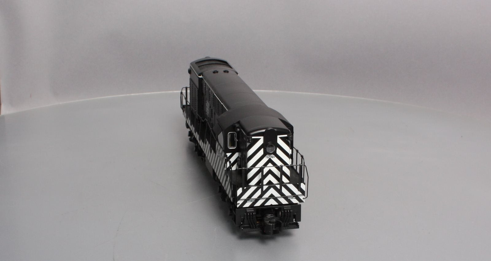 Lionel 6-83398 Santa Fe Legacy H16-44 Diesel Locomotive #2807