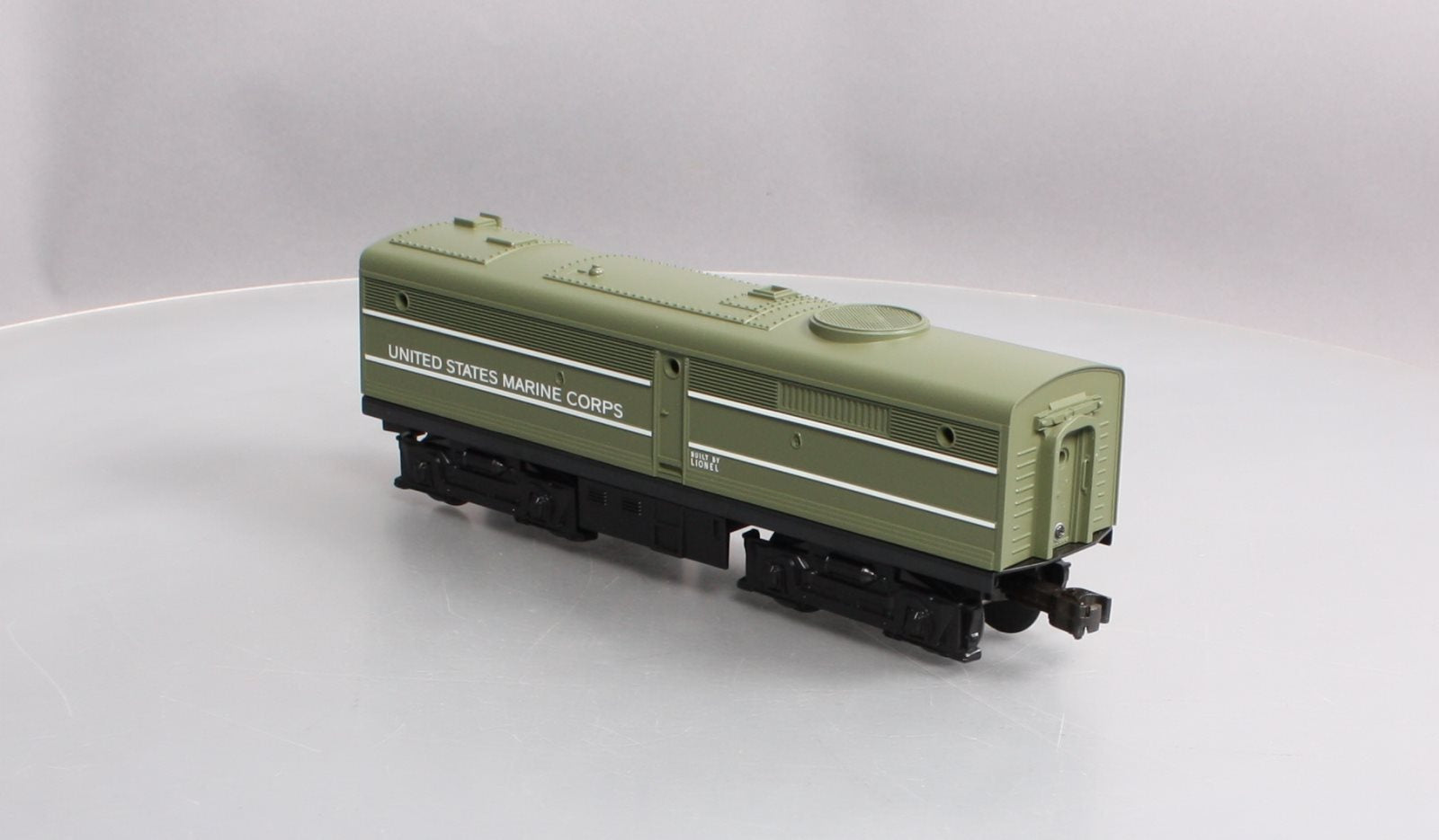 Lionel 6-38374 O US Marine Corps Alco Non-Powered B-Unit Diesel Locomotive #221C