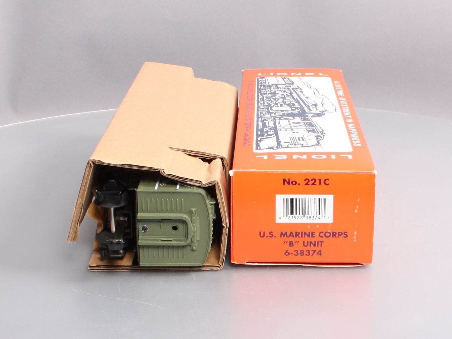 Lionel 6-38374 O US Marine Corps Alco Non-Powered B-Unit Diesel Locomotive #221C