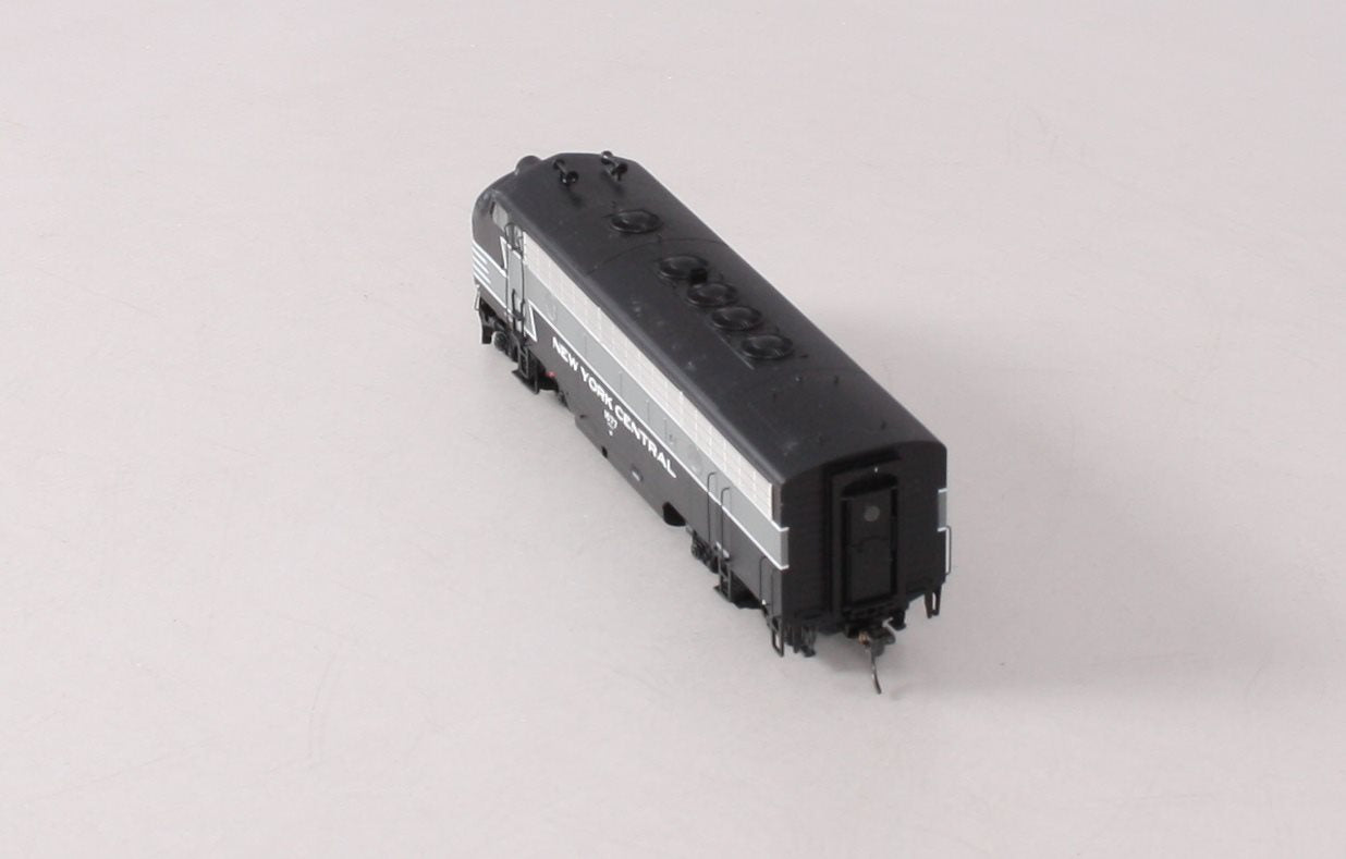 InterMountain 49001-09 HO Scale NYC EMD F-7A Diesel Locomotive #1677