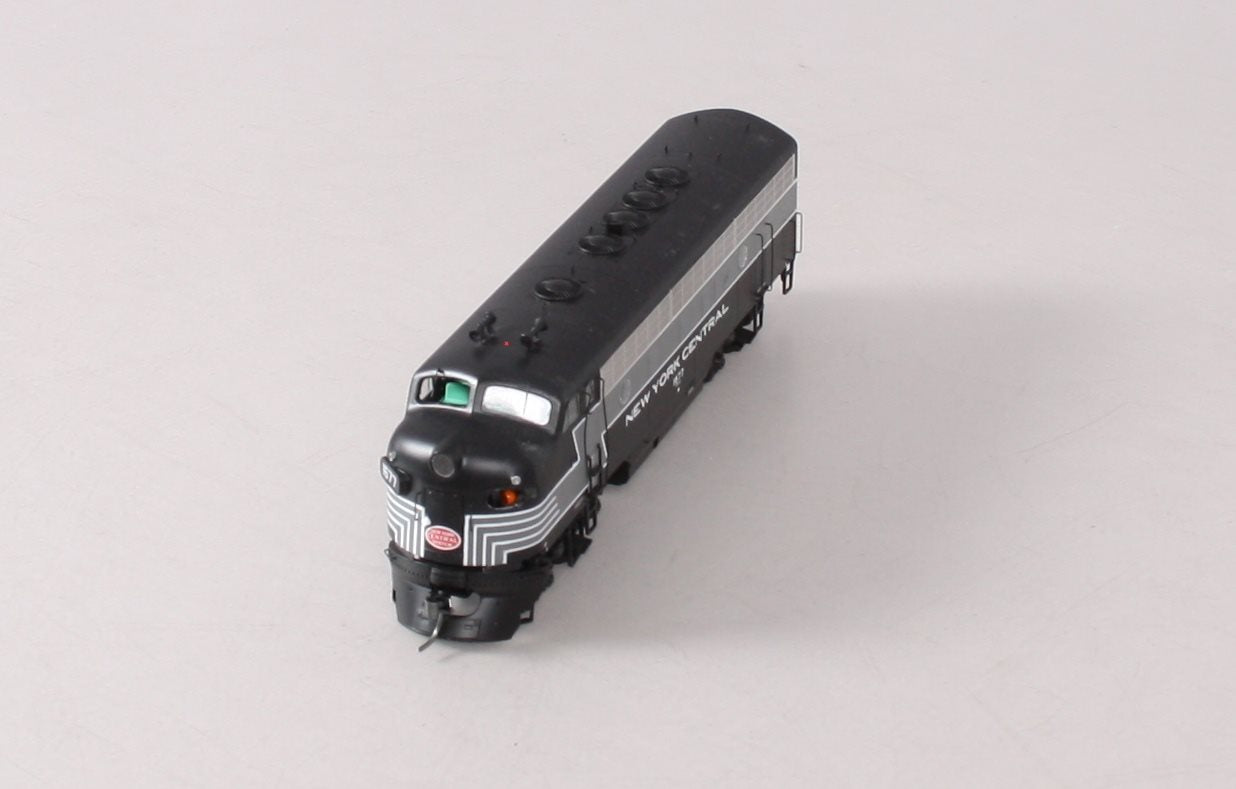 InterMountain 49001-09 HO Scale NYC EMD F-7A Diesel Locomotive #1677