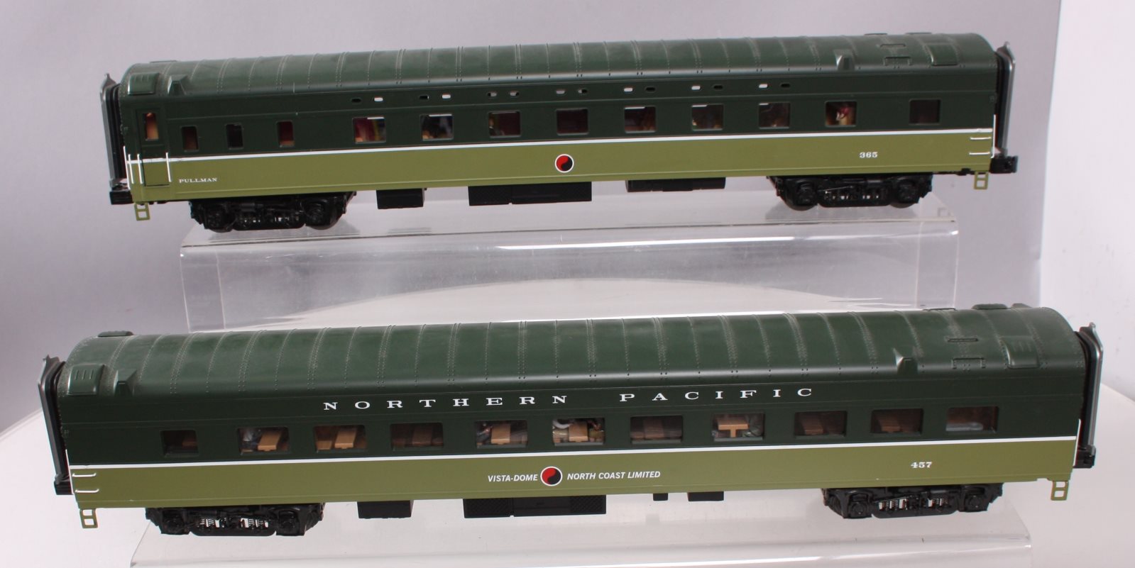 MTH 20-66238 O Gauge Northern Pacific 70' treamlined Sleeper/ Diner Set (2 Cars)