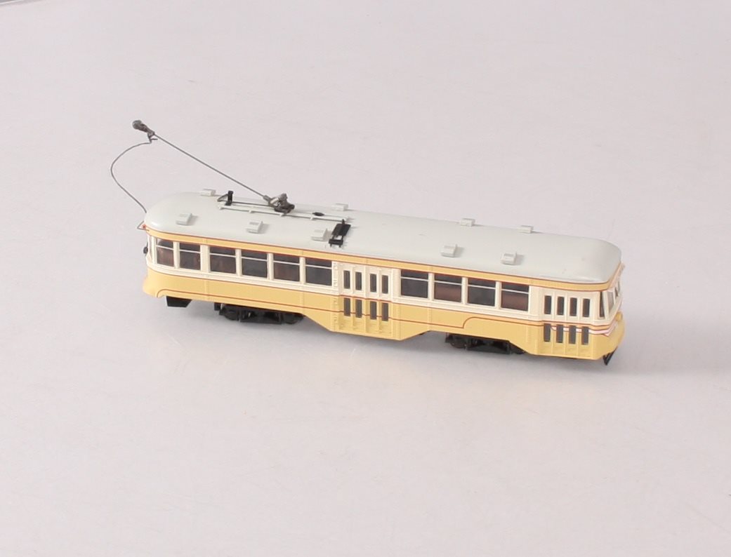 Bachmann 84608 Spectrum Cleveland Witt Street Car w/DCC