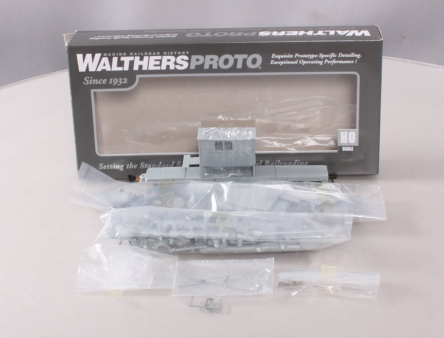 Walthers 920-110100 HO Undecorated Jordan Spreader Kit