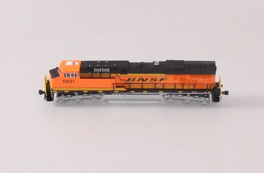 Kato 176-8931 N Burlington Northern Santa Fe GE ES44AC Diesel Loco #5931