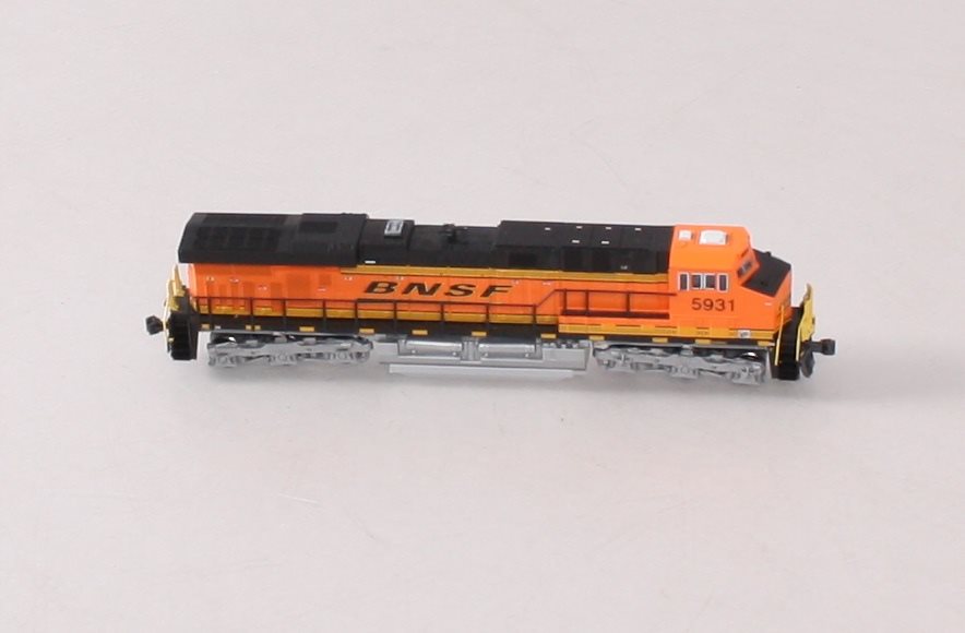 Kato 176-8931 N Burlington Northern Santa Fe GE ES44AC Diesel Loco #5931