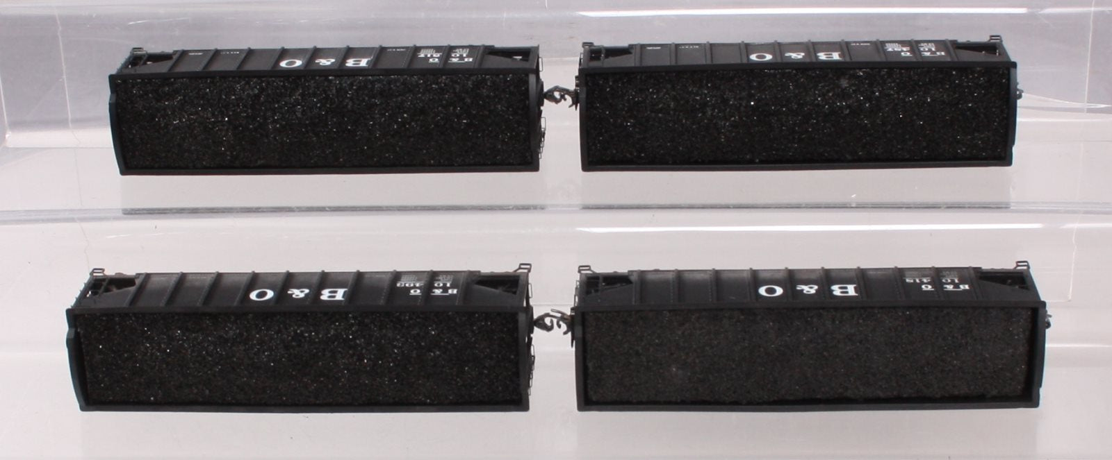 Athearn 70299 HO Baltimore & Ohio 40' 3-Bay Ribbed Hopper w/Load #2 (Set of 4)