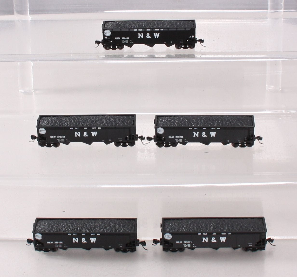 Athearn 11964 N Norfolk and Western 3-Bay Offset Hopper with Coal Load #2 (5)