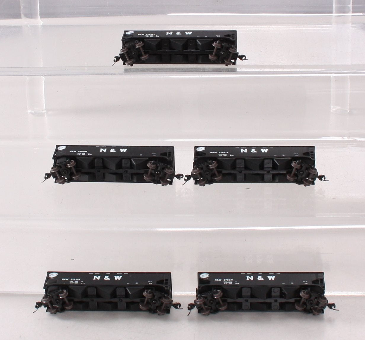 Athearn 11964 N Norfolk and Western 3-Bay Offset Hopper with Coal Load #2 (5)