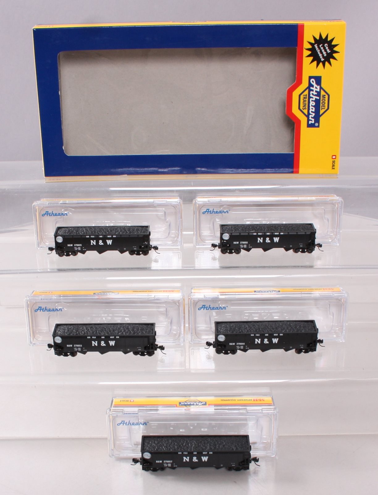 Athearn 11963 N Norfolk and Western 3-Bay Offset Hopper with Coal Load #1 (5)