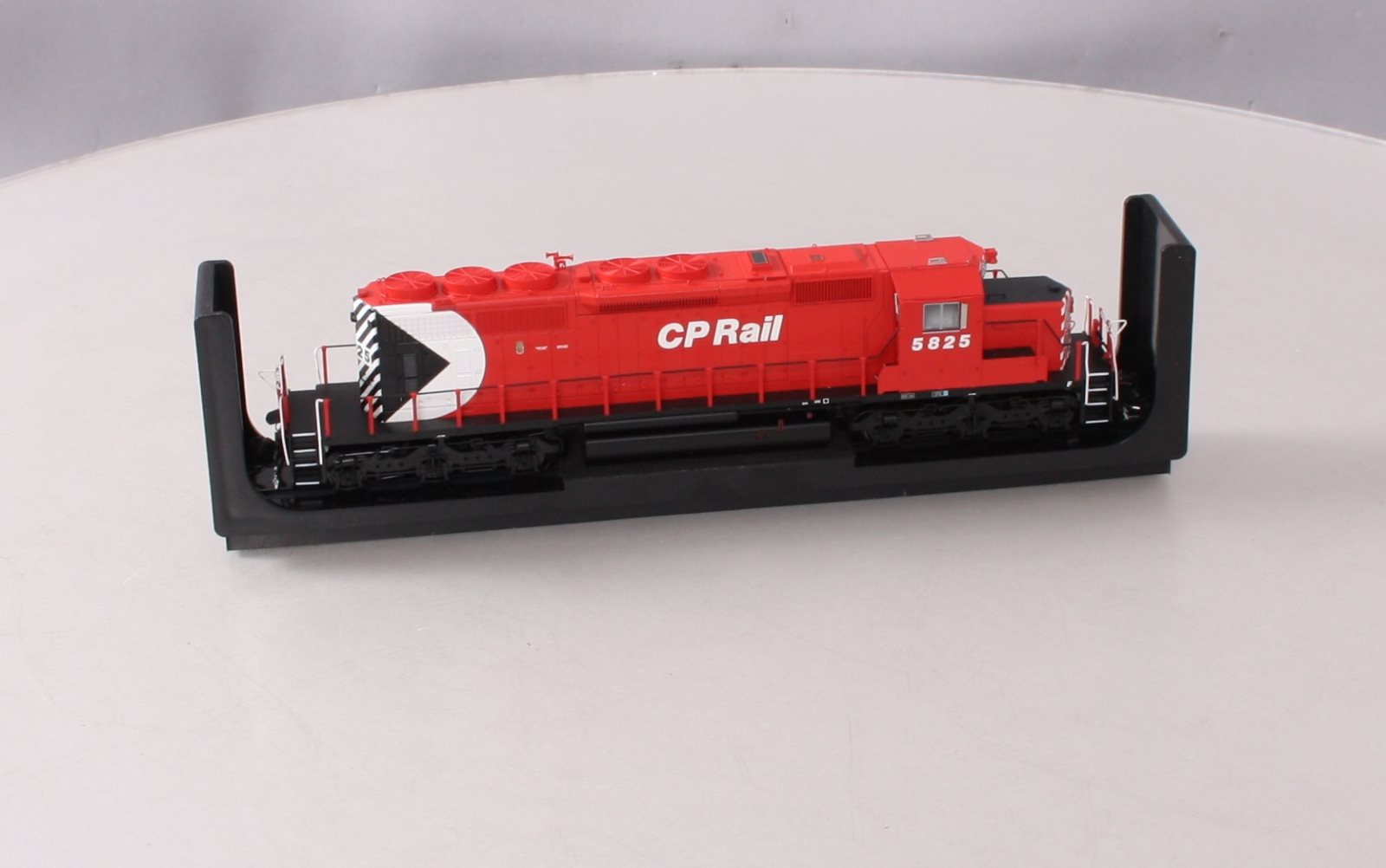 Bowser 24482 HO CP Rail GMD SD40-2 Diesel #5825 w/DCC & LokSound