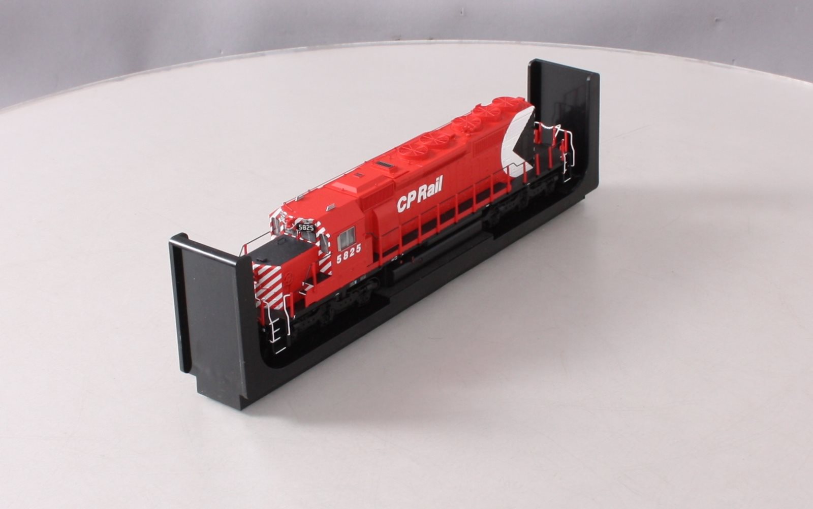 Bowser 24482 HO CP Rail GMD SD40-2 Diesel #5825 w/DCC & LokSound