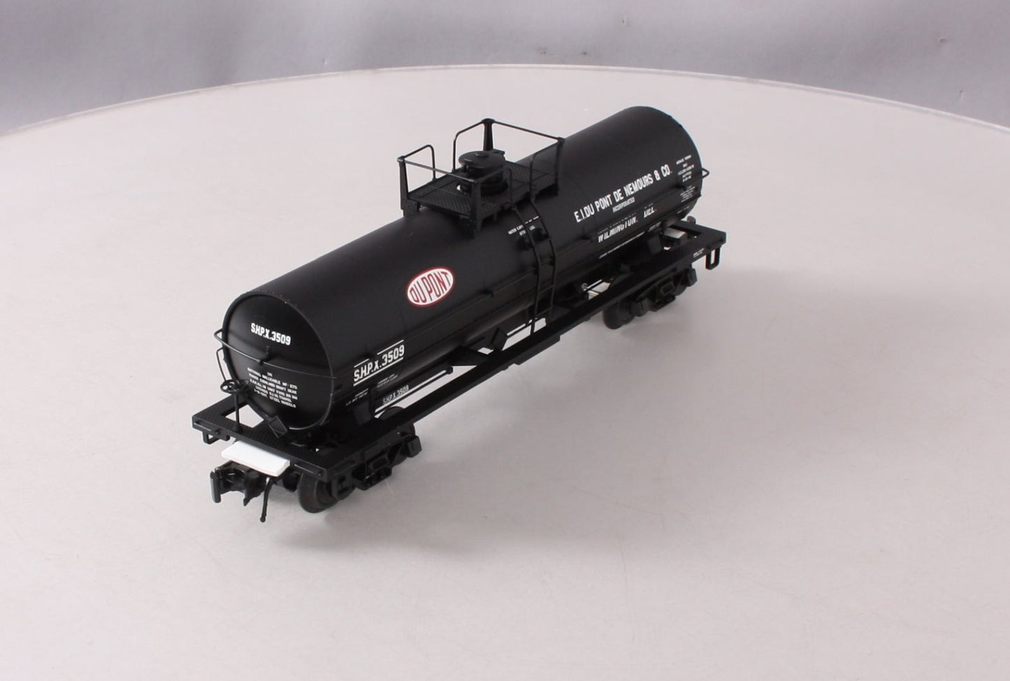 Atlas 3005516-1 O Gauge DuPont 11,000 Gallon Tank Car #3509 - 3 Rail