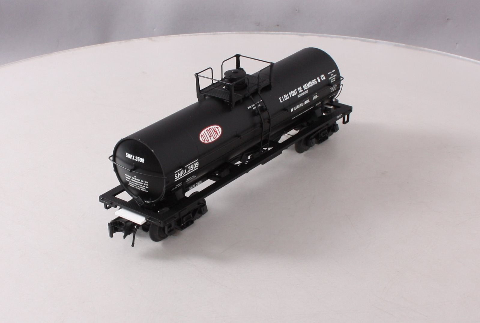 Atlas 3005516-1 O Gauge DuPont 11,000 Gallon Tank Car #3509 - 3 Rail