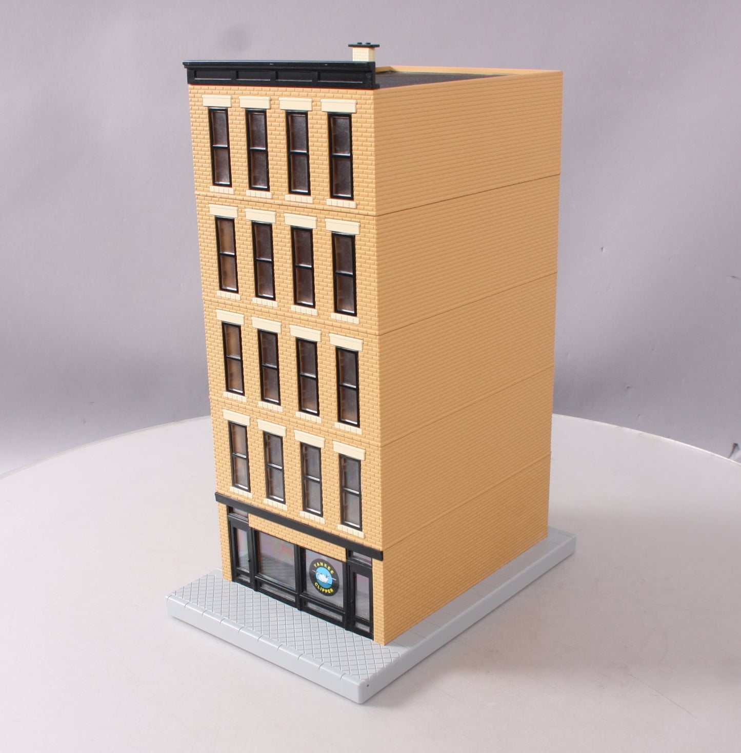 MTH 30-90381 O Gauge Yankee Clipper Hotel 5-Story w/Blinking Sign