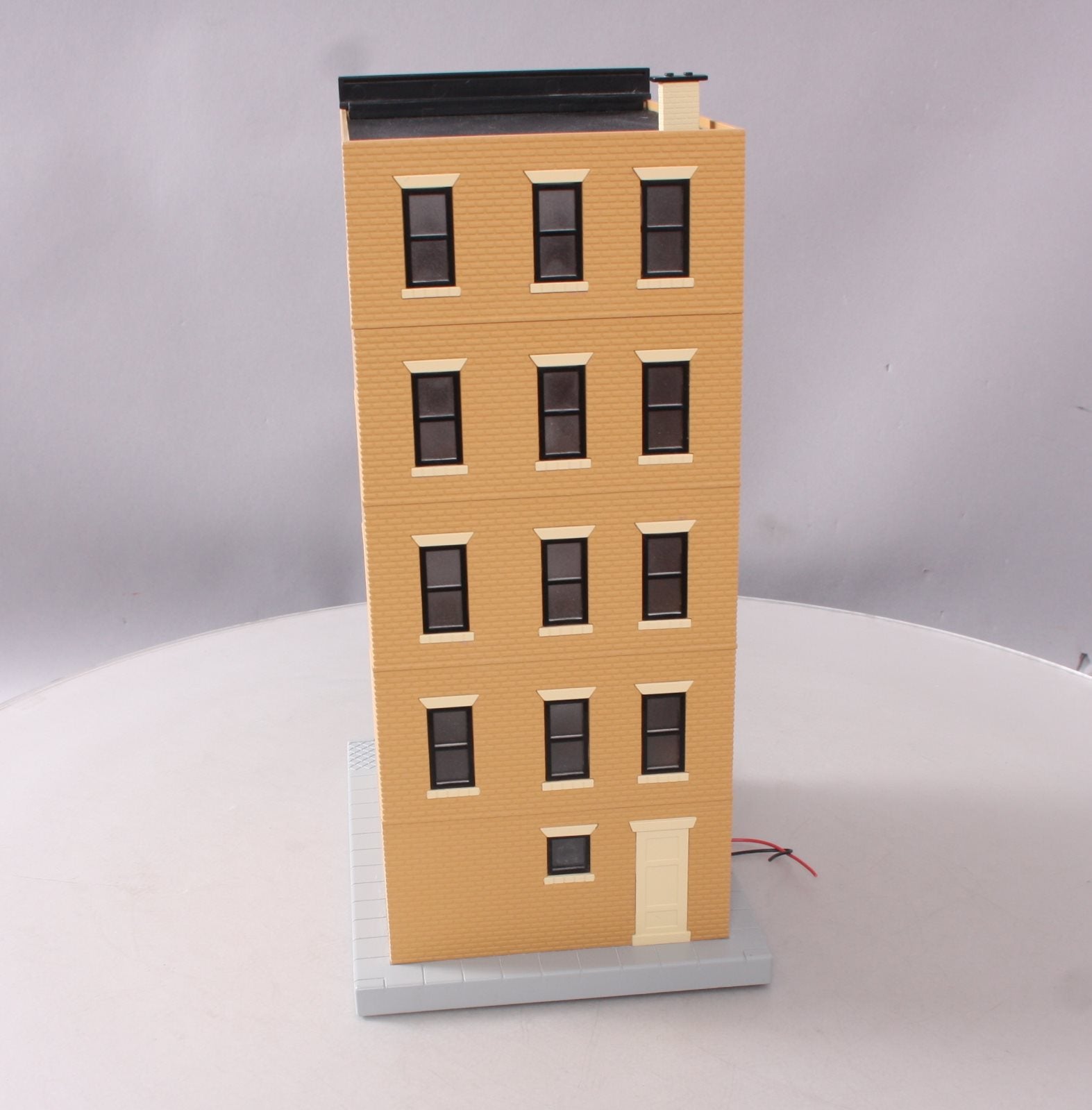 MTH 30-90381 O Gauge Yankee Clipper Hotel 5-Story w/Blinking Sign