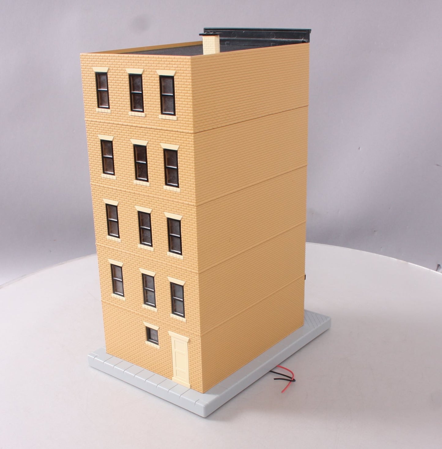 MTH 30-90381 O Gauge Yankee Clipper Hotel 5-Story w/Blinking Sign