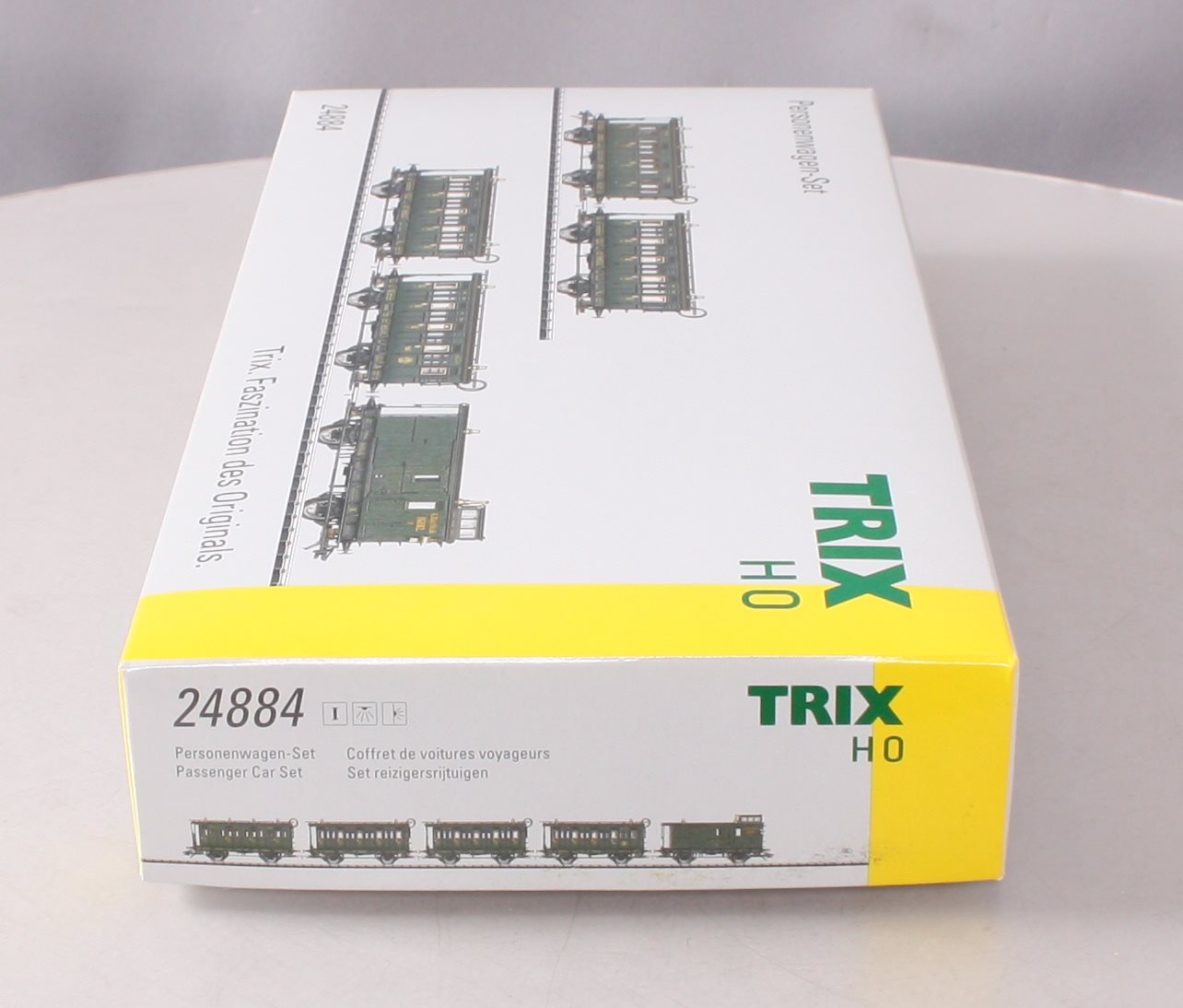 Trix 24884 HO Royal Bavaruan State Railway 5-Car Passenger Set