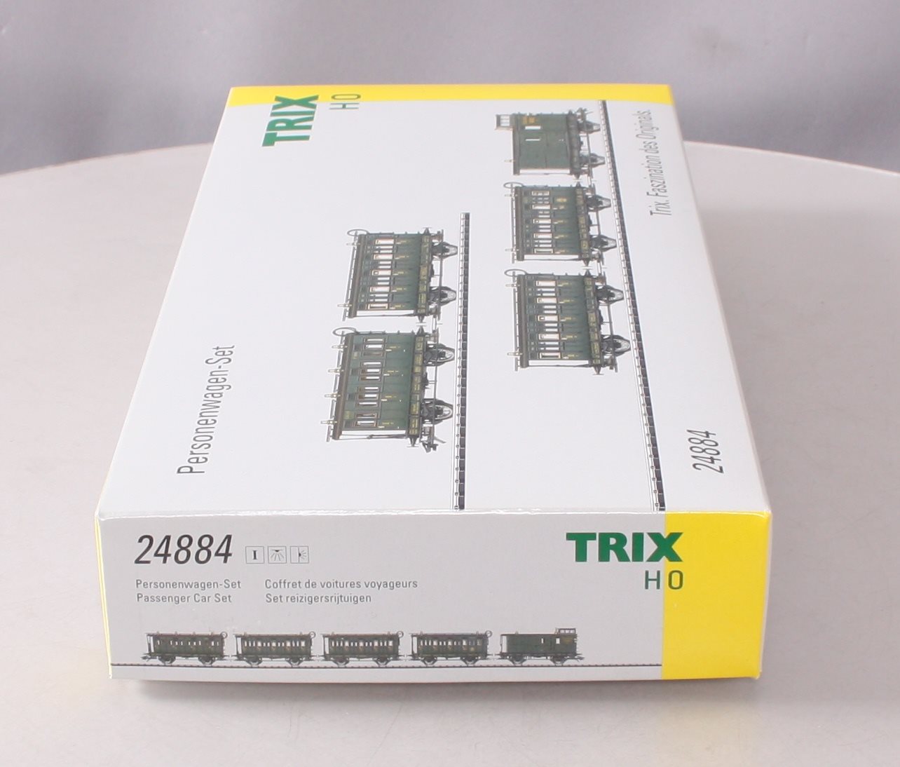 Trix 24884 HO Royal Bavaruan State Railway 5-Car Passenger Set