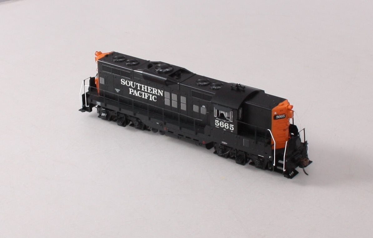 Athearn G64240 HO Southern Pacific GP9 Diesel Locomotive #5665 w/ DCC