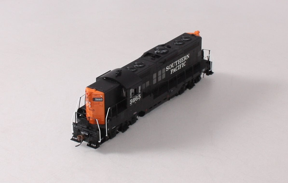 Athearn G64240 HO Southern Pacific GP9 Diesel Locomotive #5665 w/ DCC