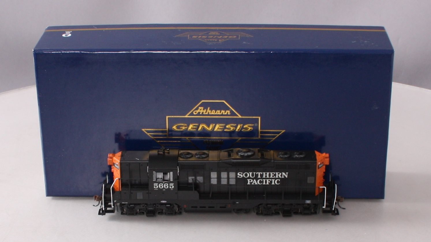 Athearn G64240 HO Southern Pacific GP9 Diesel Locomotive #5665 w/ DCC
