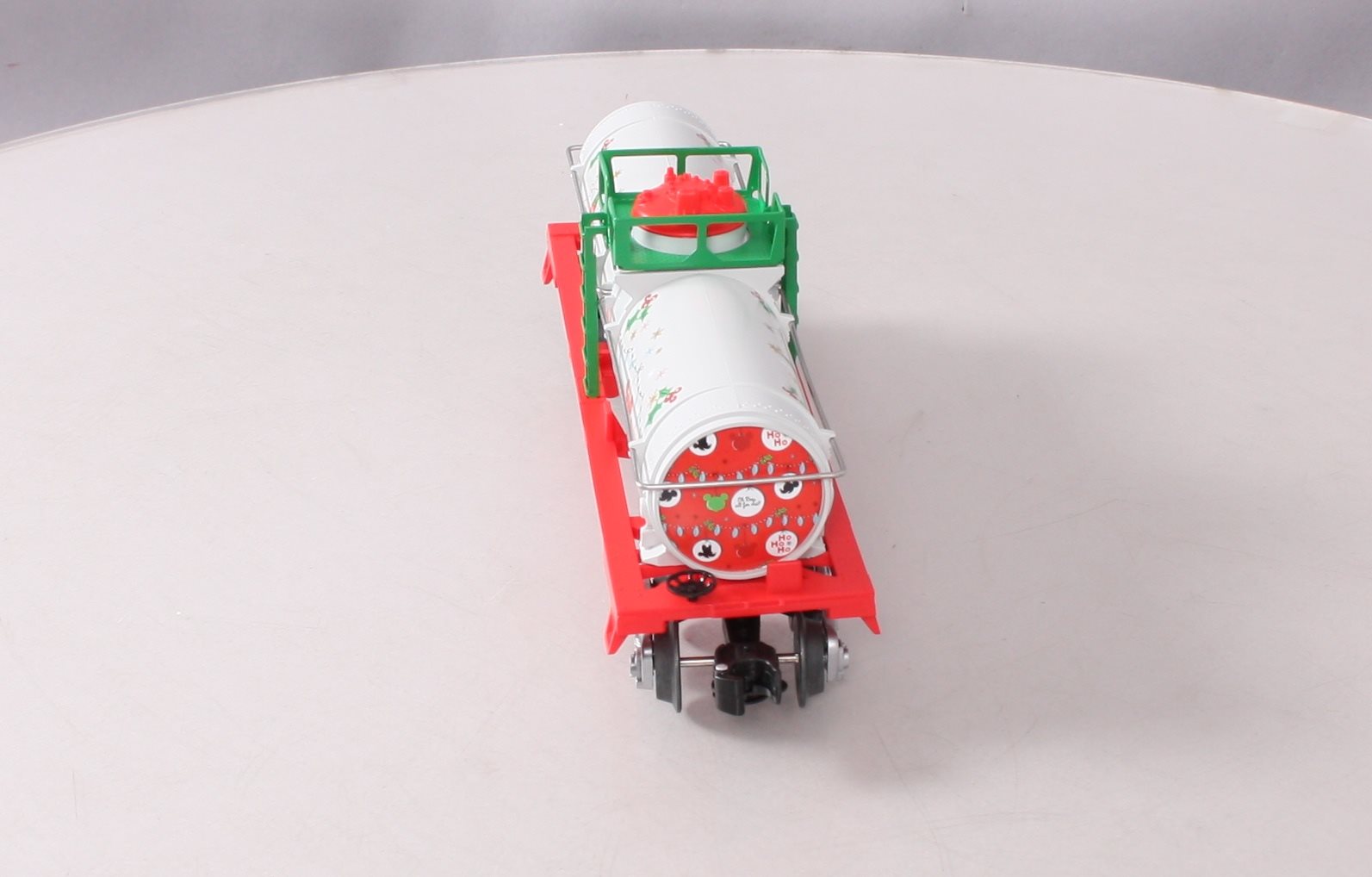 Lionel 2028360 O Mickey & Friends Christmas Tank Car – Trainz