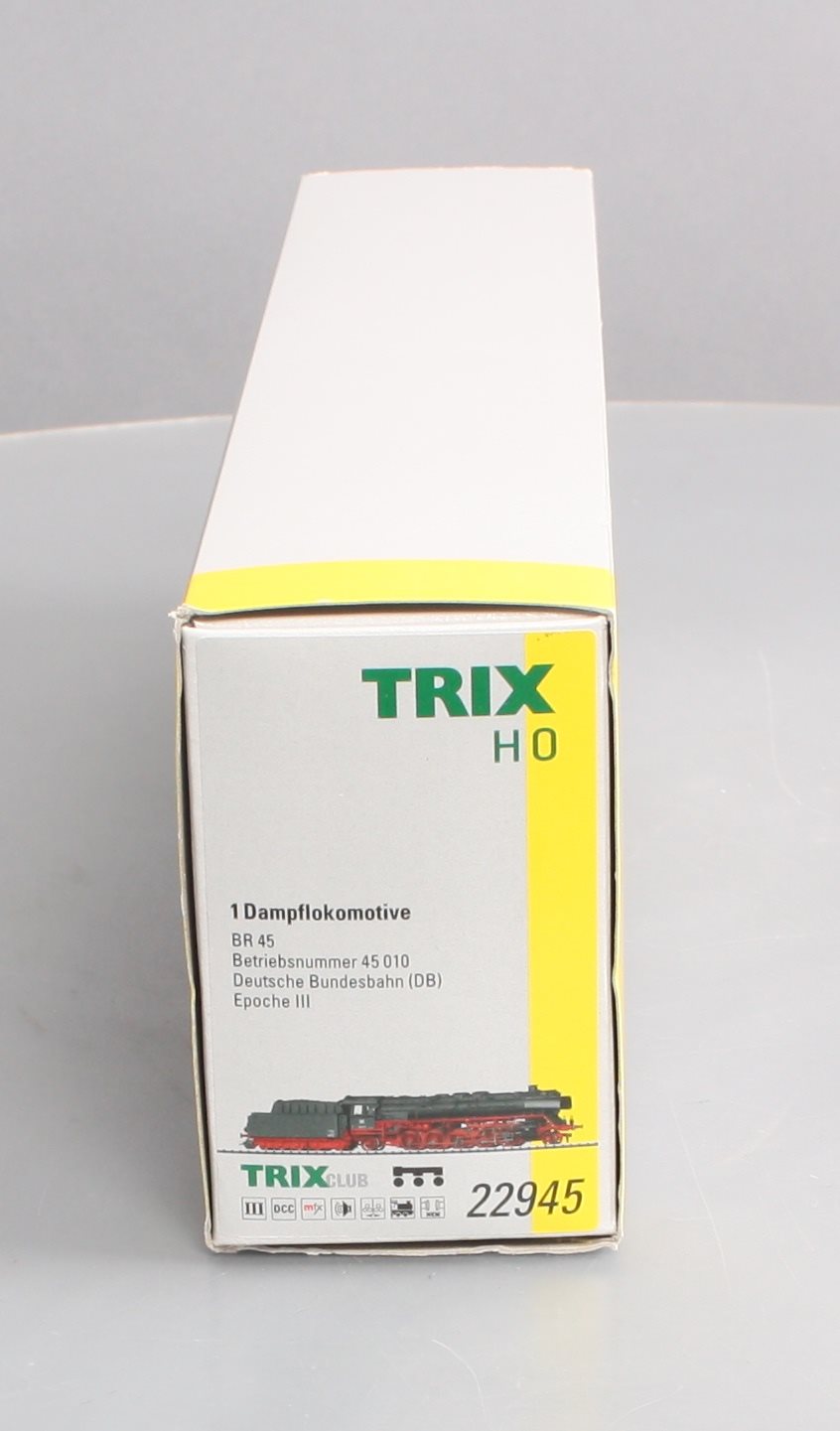 Trix 22945 HO German Federal DB Class 45 Freight Train Steam