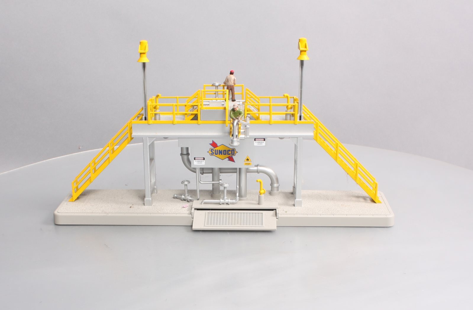 MTH 30-9179 Sunoco Operating Storage Tank Station
