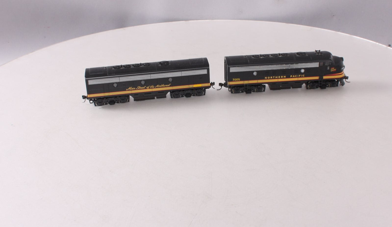 Stewart 5913 HO Northern Pacific EMD F9 A/B Diesel Locomotive Kit #7005