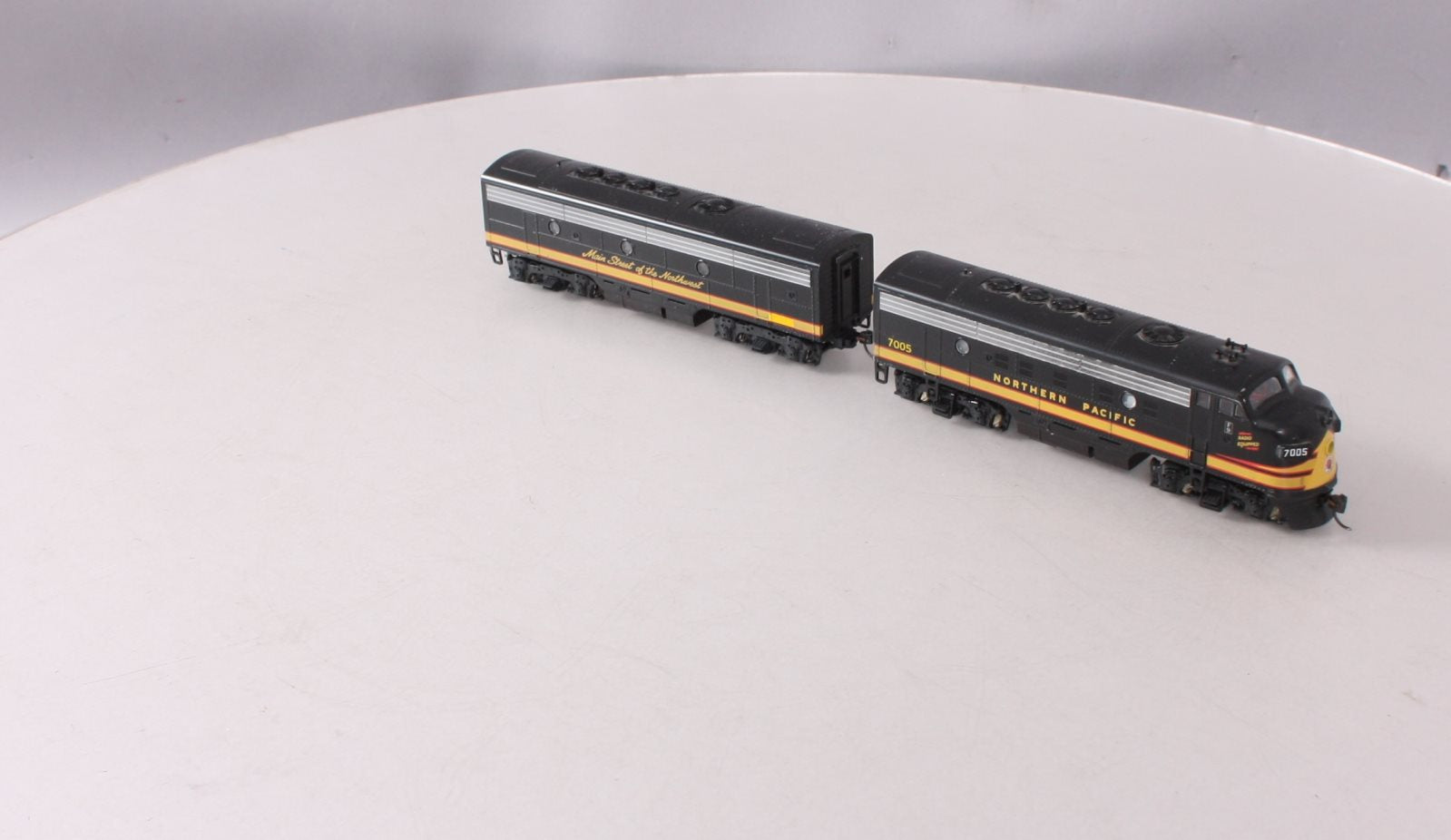 Stewart 5913 HO Northern Pacific EMD F9 A/B Diesel Locomotive Kit #7005