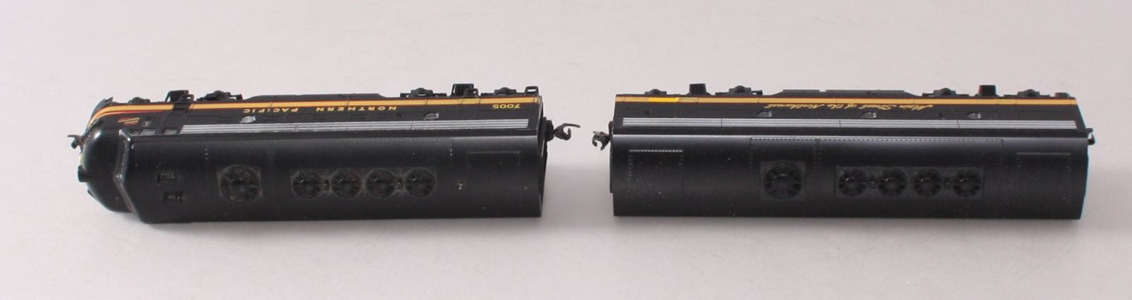 Stewart 5913 HO Northern Pacific EMD F9 A/B Diesel Locomotive Kit #7005