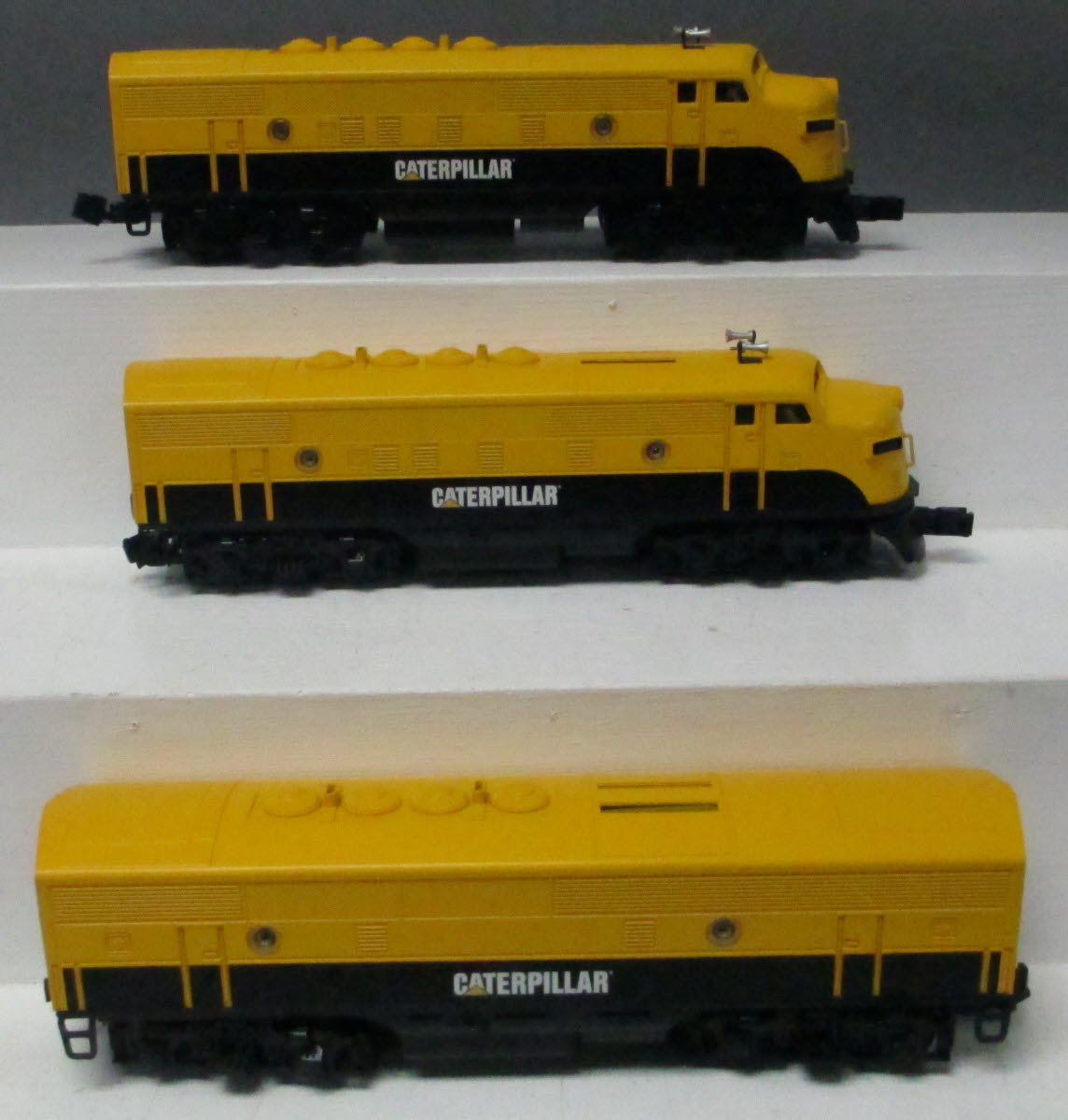 MTH 30-2849-1 O Gauge Caterpillar F-3 ABA Diesel Engine Set w/PS2 #208A/209A