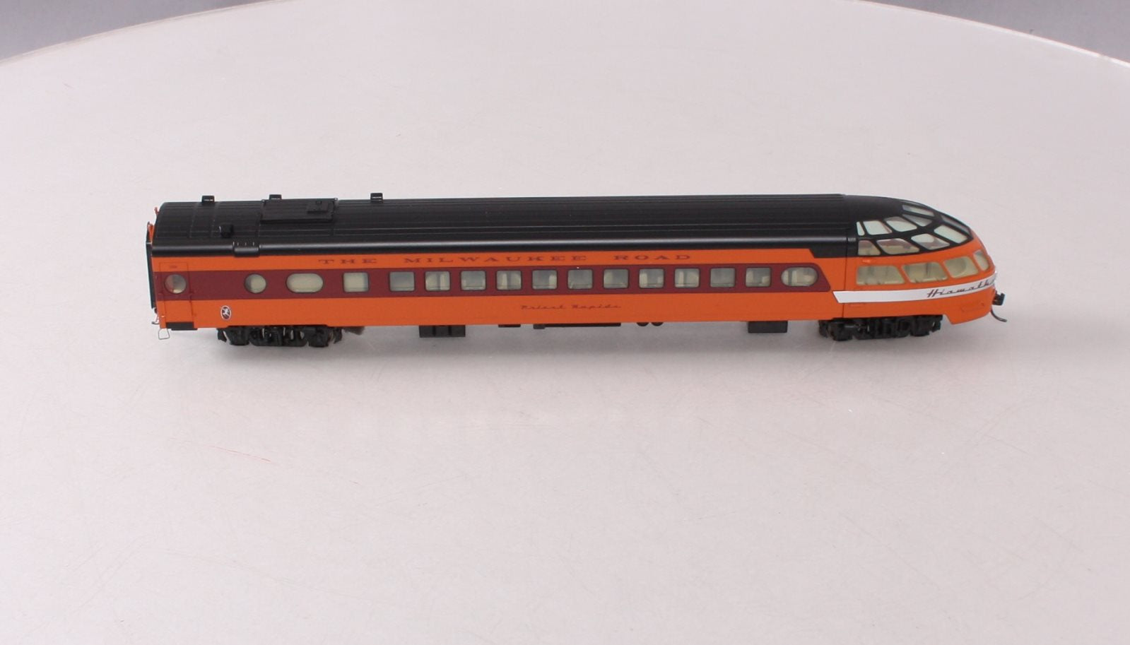 Walthers 920-9098 HO Milwaukee Road Skytop Lounge Car