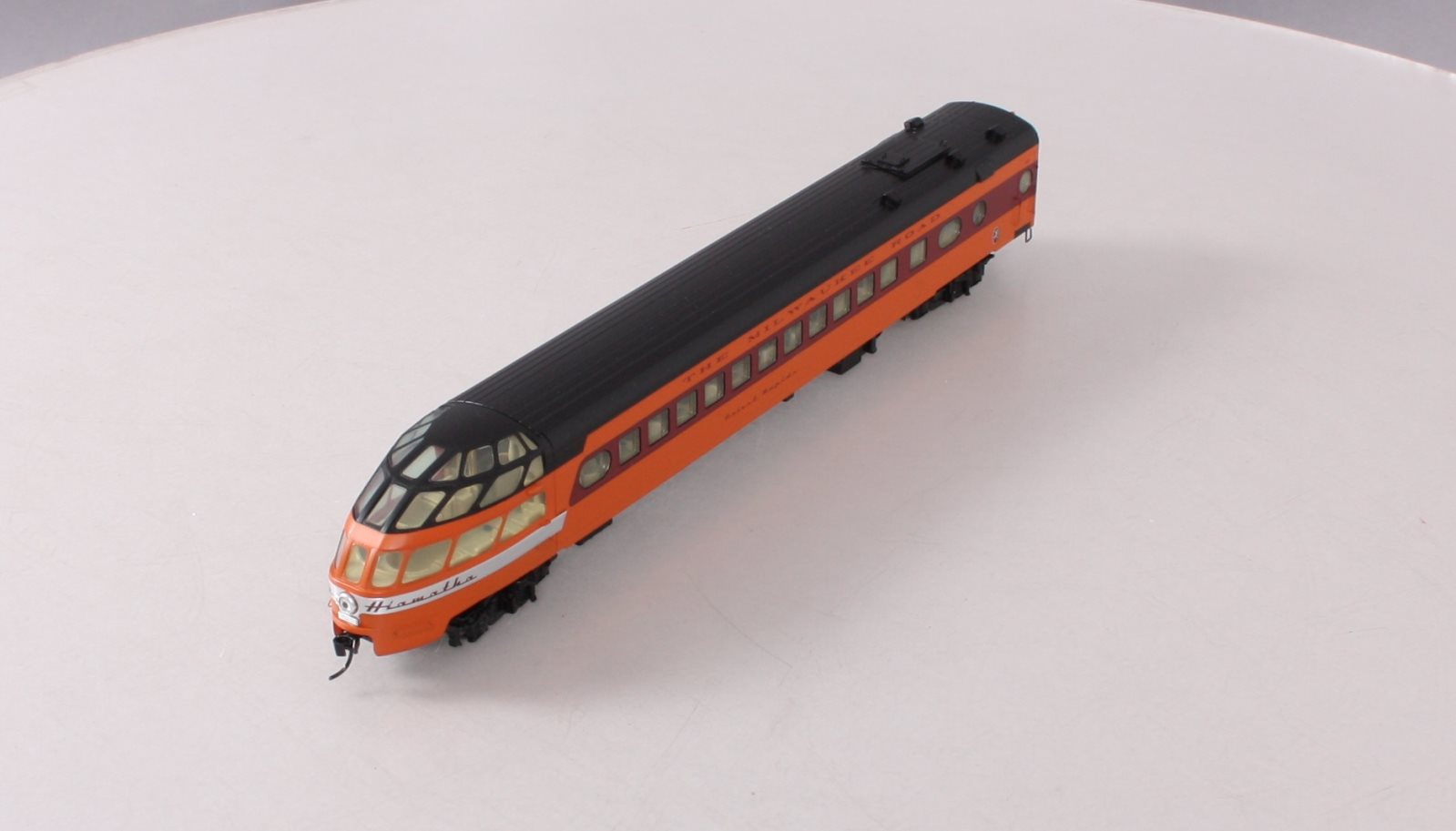 Walthers 920-9098 HO Milwaukee Road Skytop Lounge Car