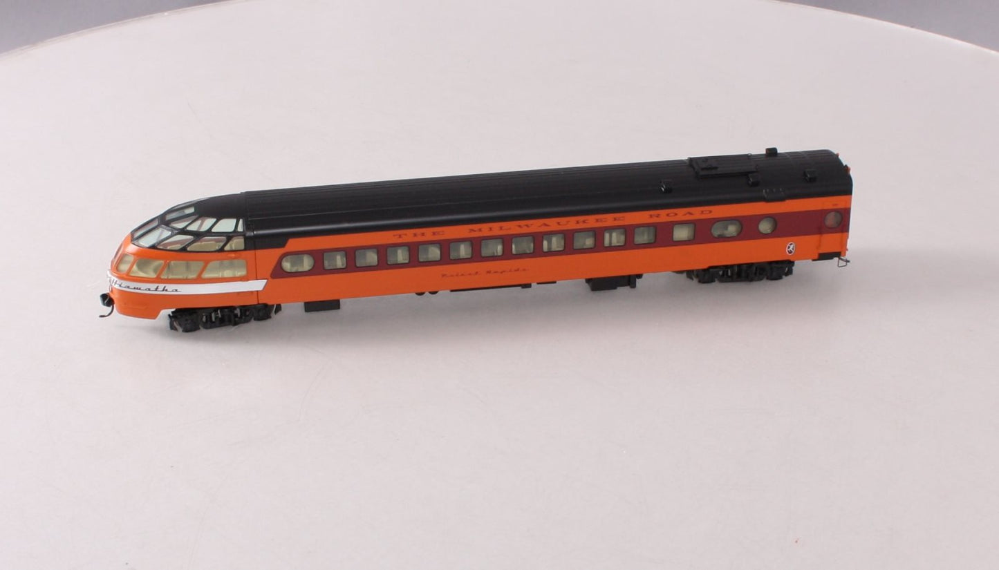 Walthers 920-9098 HO Milwaukee Road Skytop Lounge Car