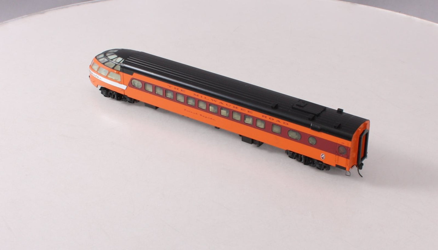 Walthers 920-9098 HO Milwaukee Road Skytop Lounge Car
