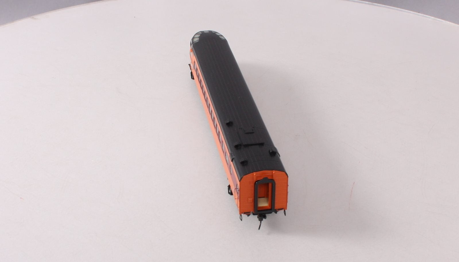 Walthers 920-9098 HO Milwaukee Road Skytop Lounge Car