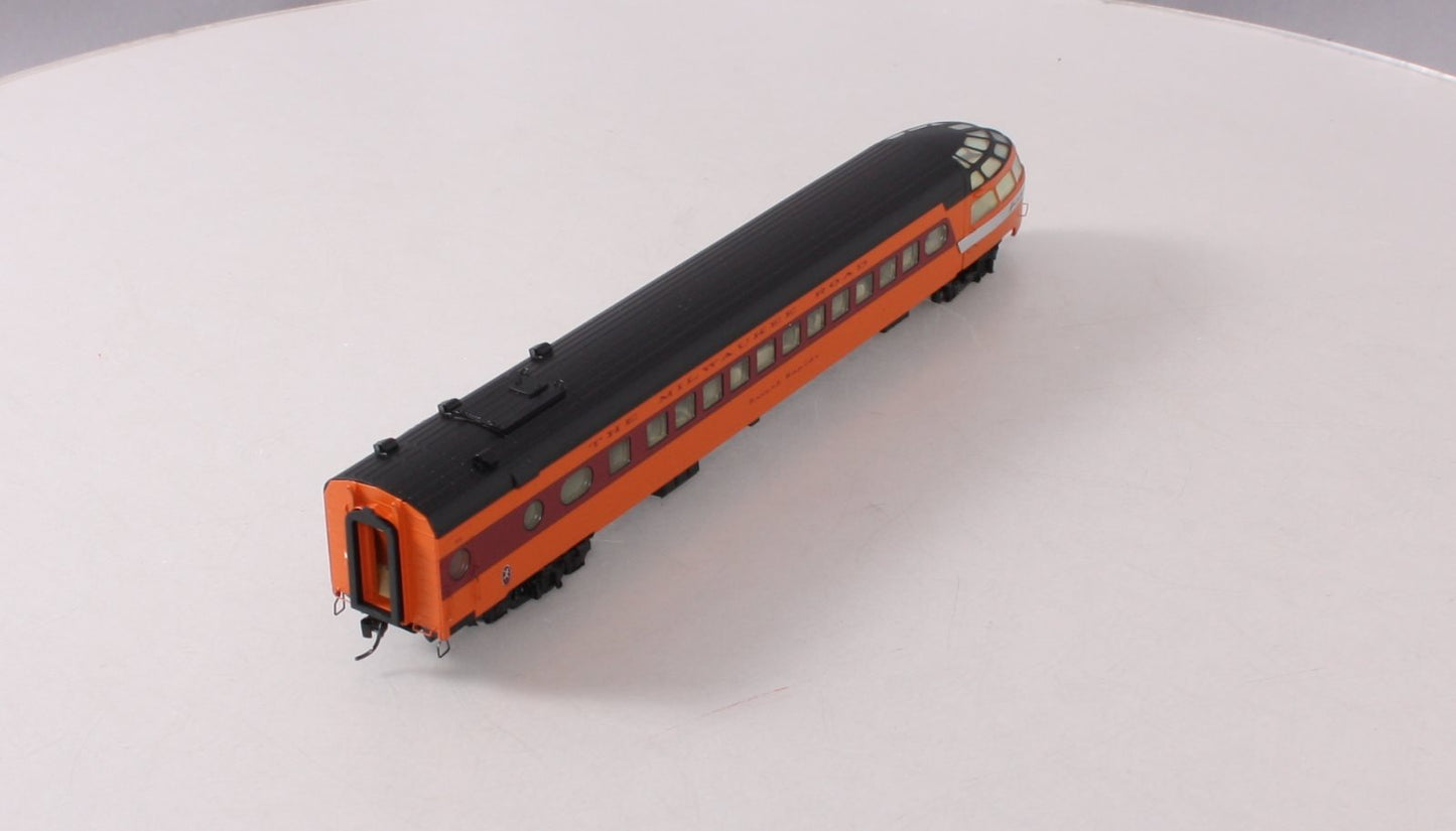 Walthers 920-9098 HO Milwaukee Road Skytop Lounge Car