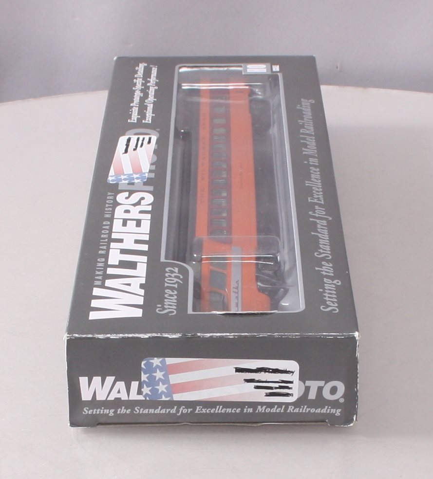 Walthers 920-9098 HO Milwaukee Road Skytop Lounge Car