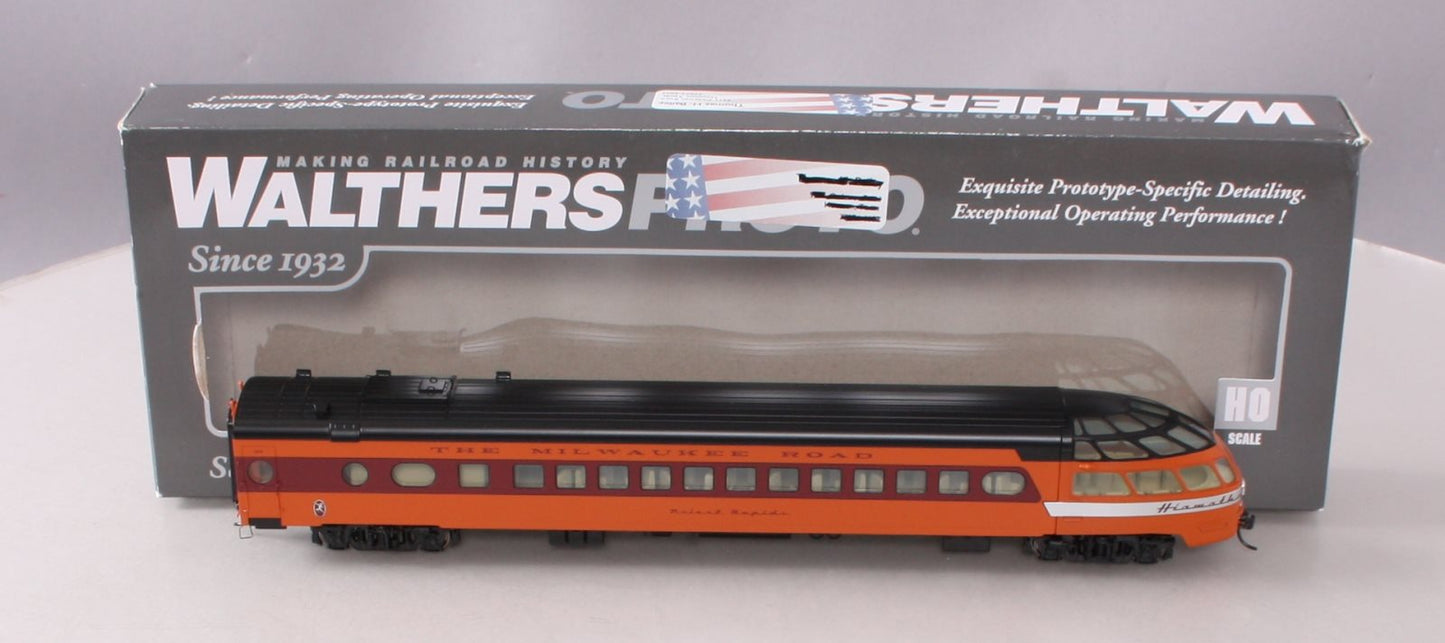 Walthers 920-9098 HO Milwaukee Road Skytop Lounge Car