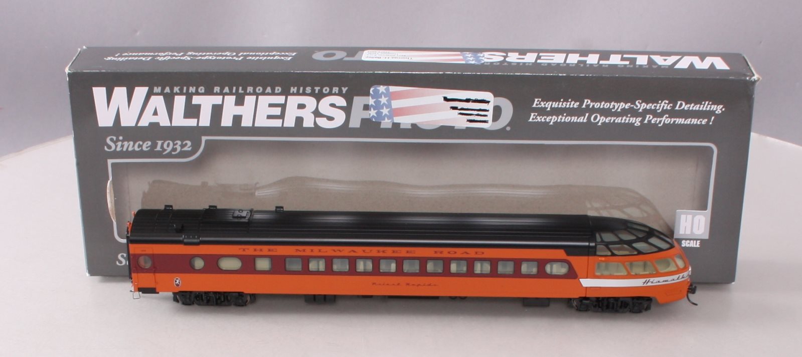Walthers 920-9098 HO Milwaukee Road Skytop Lounge Car