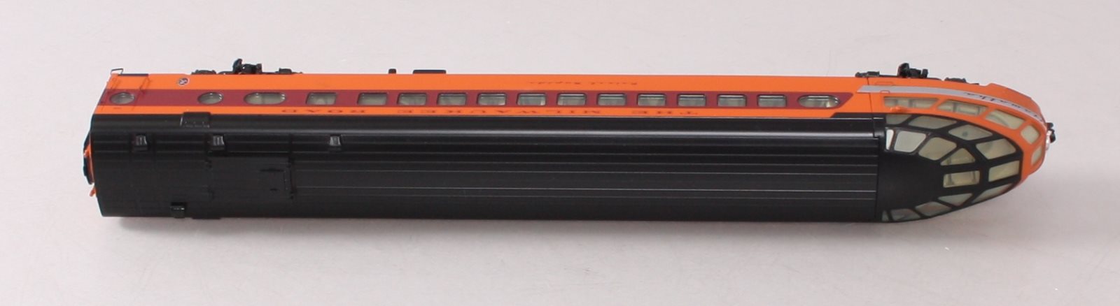 Walthers 920-9098 HO Milwaukee Road Skytop Lounge Car