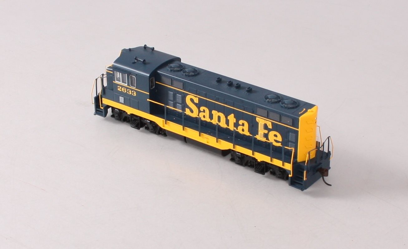 Athearn 89934 HO Santa Fe RTR CF7 Diesel Locomotive #2633