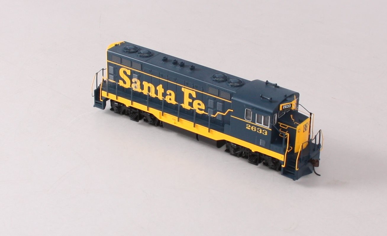 Athearn 89934 HO Santa Fe RTR CF7 Diesel Locomotive #2633