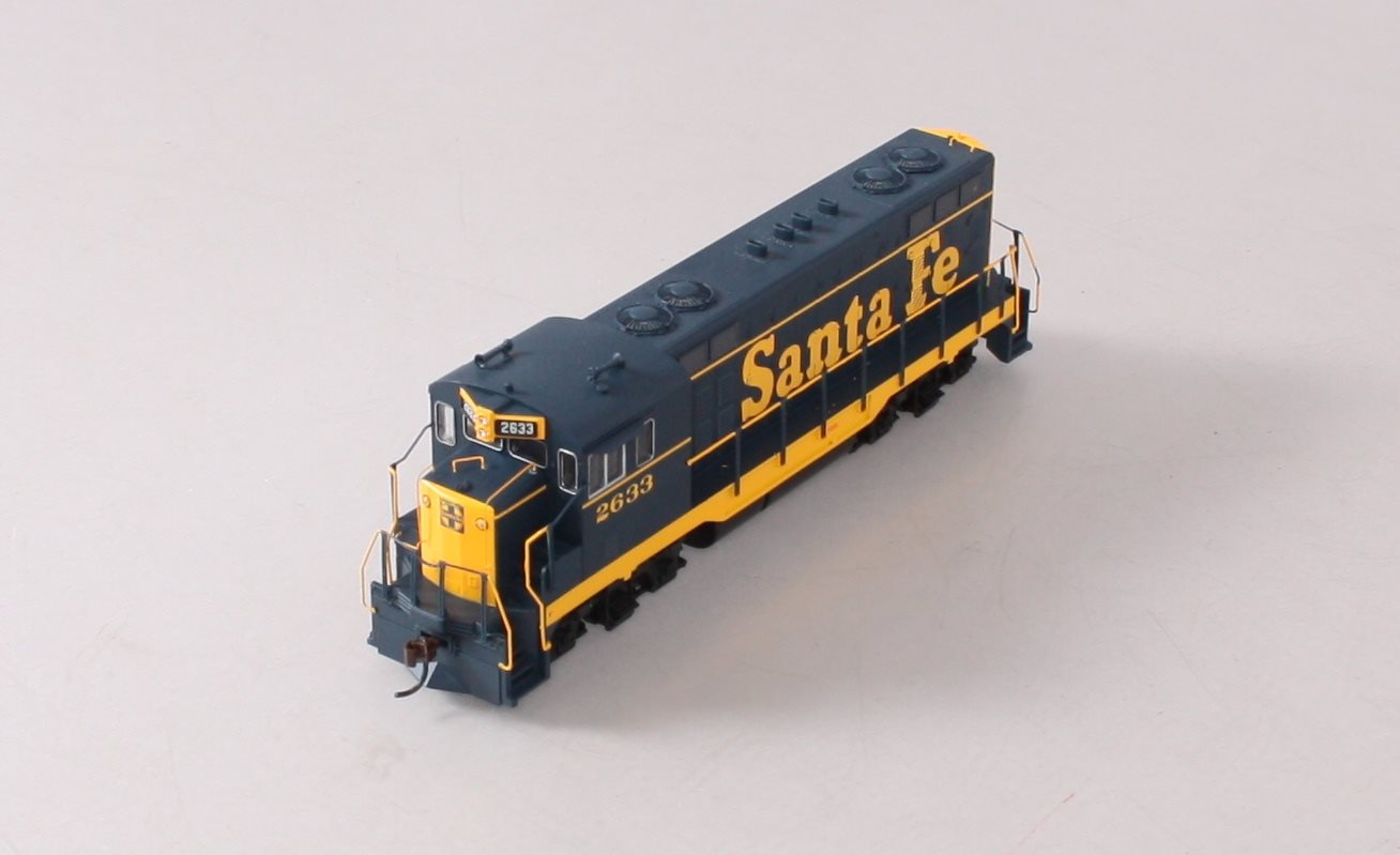 Athearn 89934 HO Santa Fe RTR CF7 Diesel Locomotive #2633